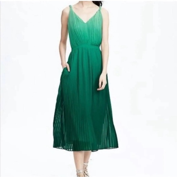 Banana Republic size 4 green dress. Wore once to a wedding. - Picture 1 of 3